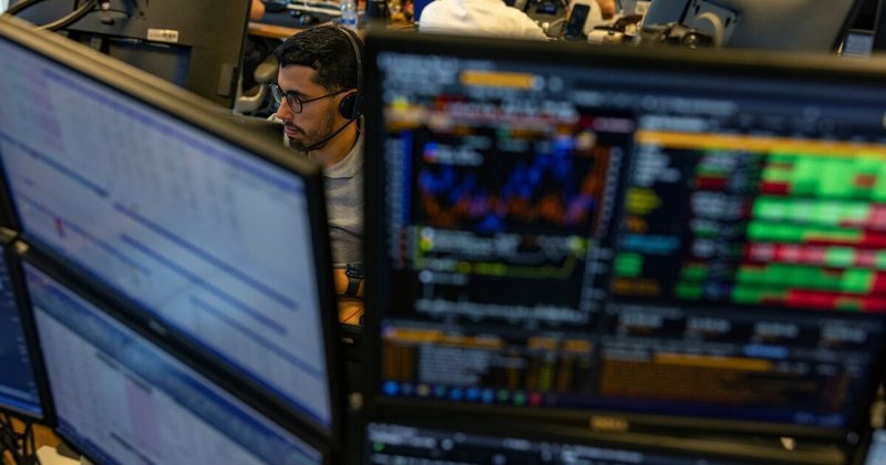 Investidores mantêm carry trade em mercados emergentes após perda trimestral